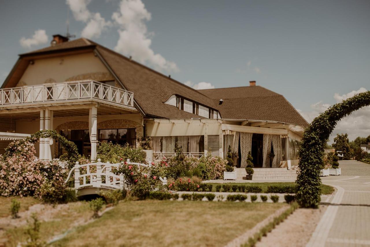 Hotel-Przystan Kikol Dış mekan fotoğraf